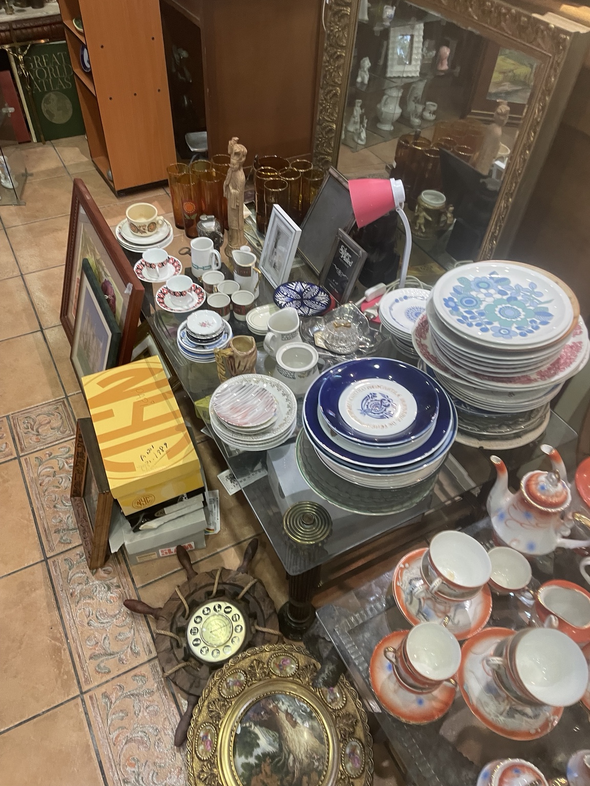 Objetos vintage y cerámica